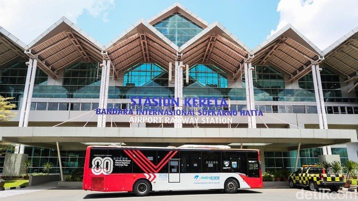 Tarif Transjakarta Bakal Naik! Pramono Anung: Rute Blok M-Soetta Rp3.500 Tak Masuk Akal